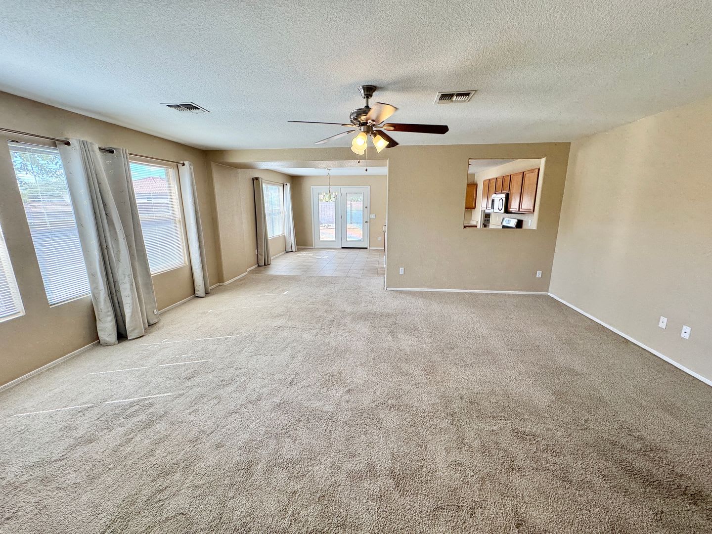 Nice 3 Bedroom + Den/Office Single Level Home! – photo 2