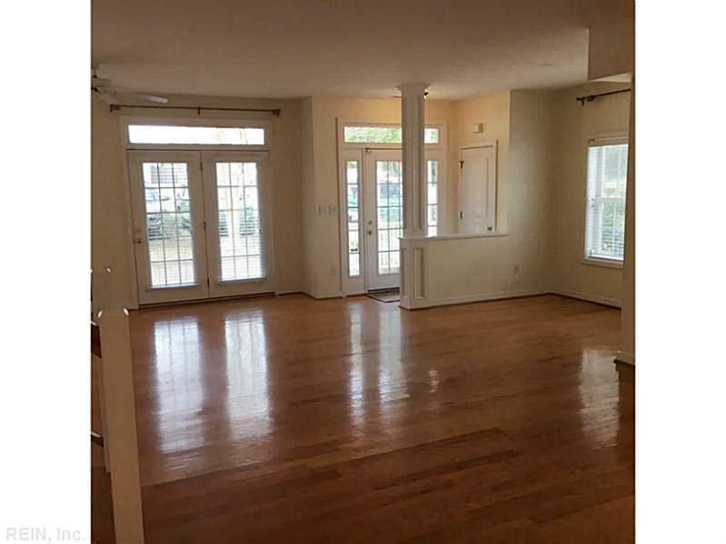 GORGEOUS 4 BEDROOM 3.5 BATH SINGLE FAMILY HOME 1.5 BLOCKS TO OCEAN!! – photo 2