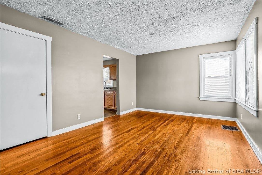 1327 East 8th Street – photo 3