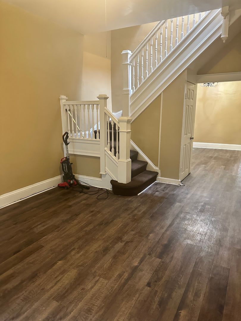 Spacious Home! Finished Basement! W/D! Available Now! – photo 2