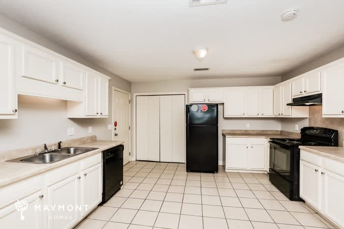 1556 Chelsea Lane – photo 5