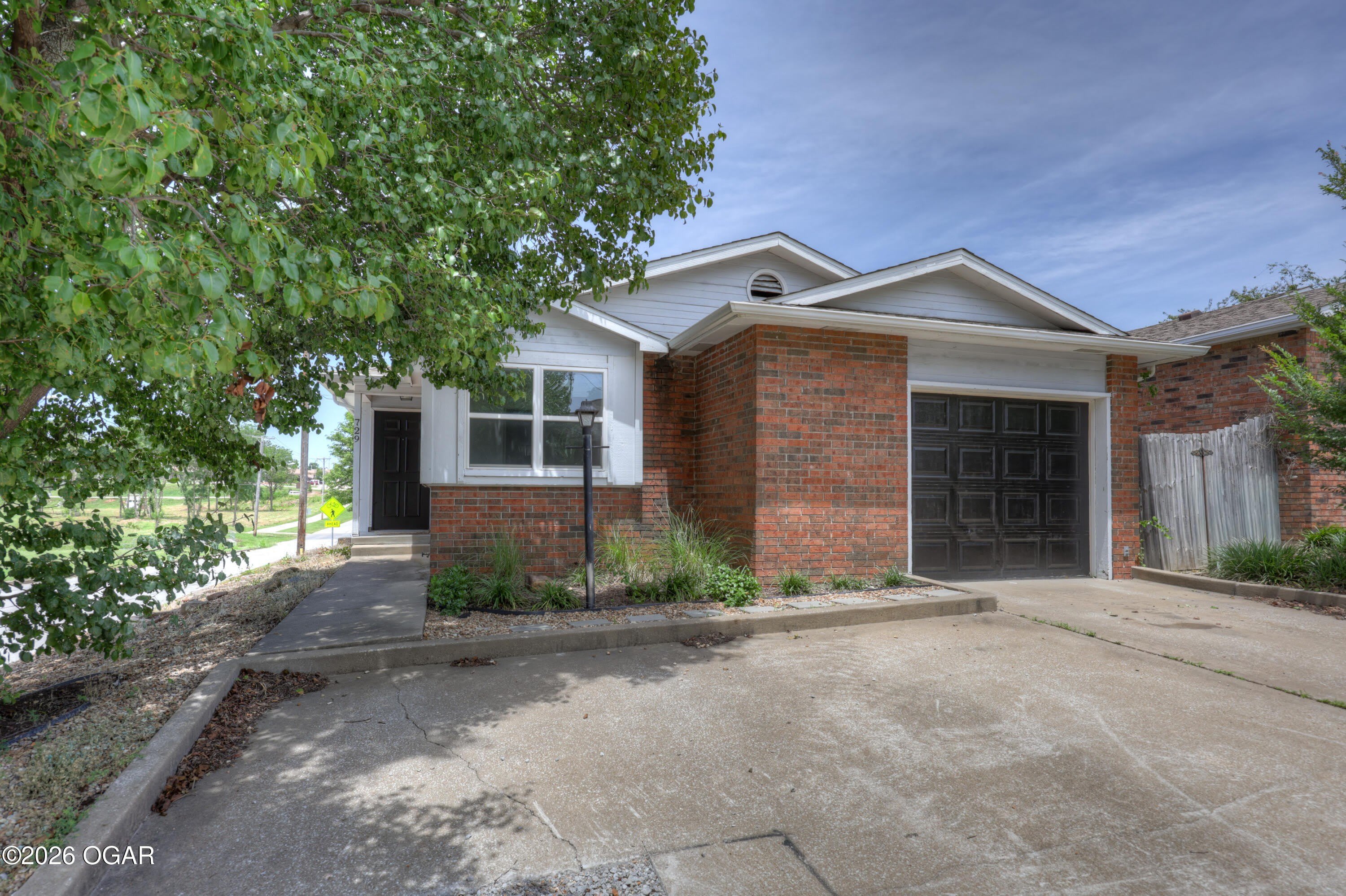 729 W 31st Terrace – photo 2
