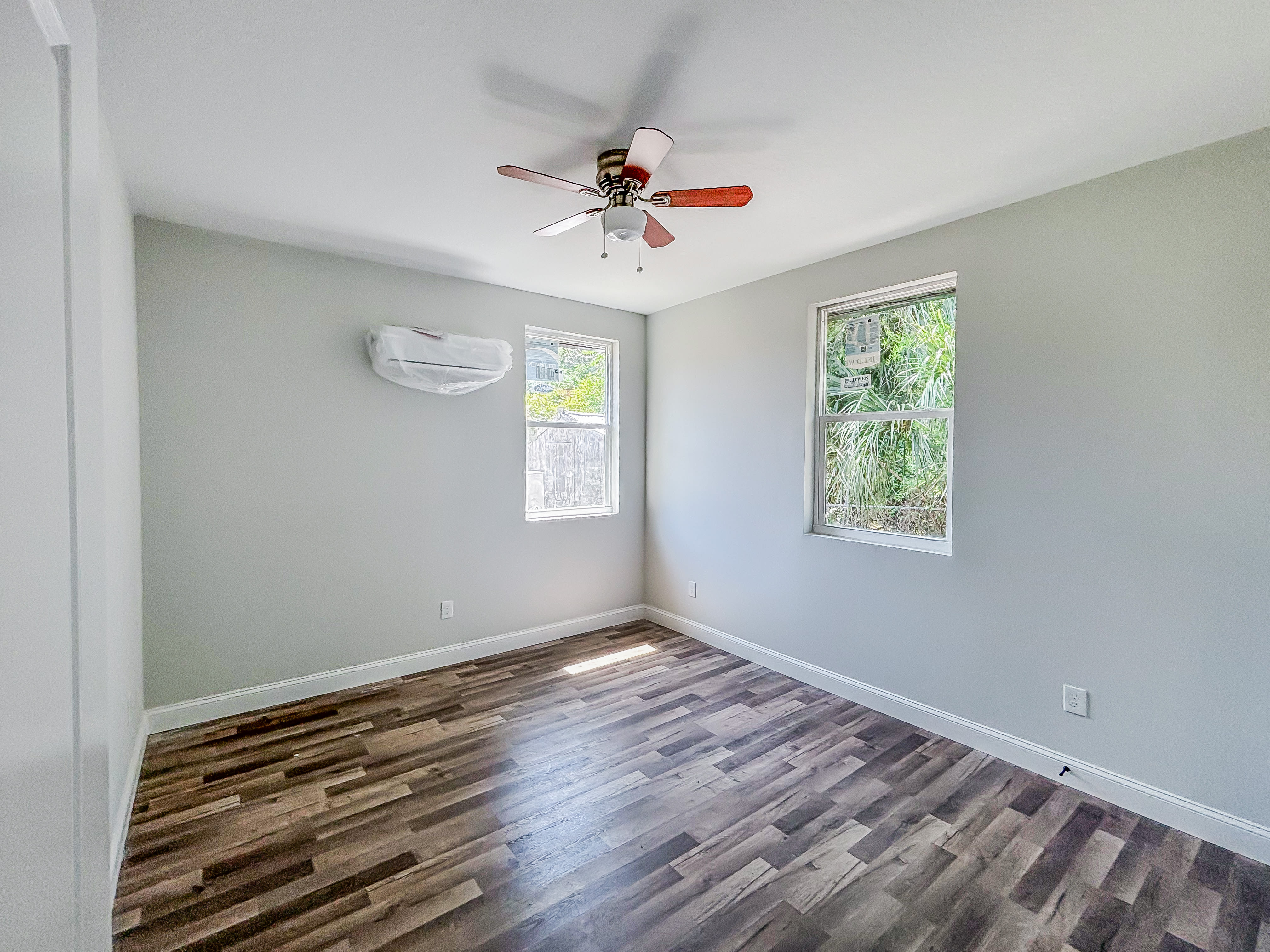 4233 E Curtis St – photo 4