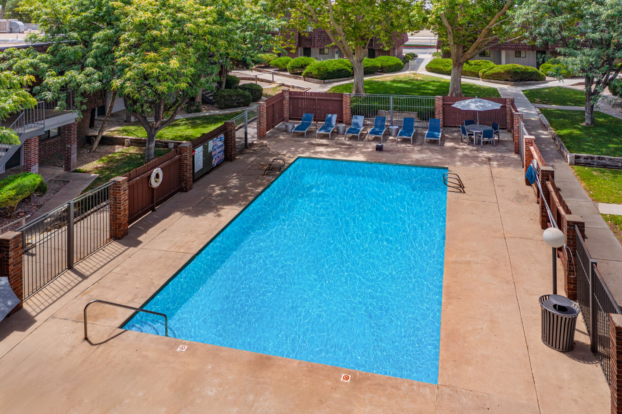 Meadowlark Apartments &amp; Townhomes – photo 4