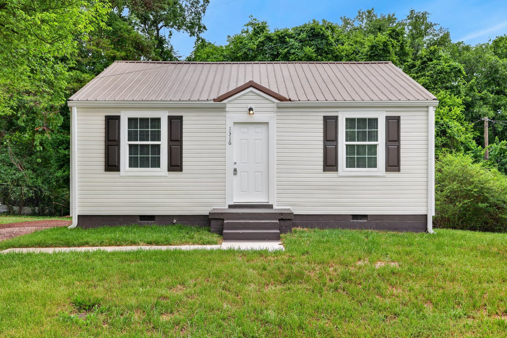 2 Bedroom Home For Rent Near APSU! – photo 1