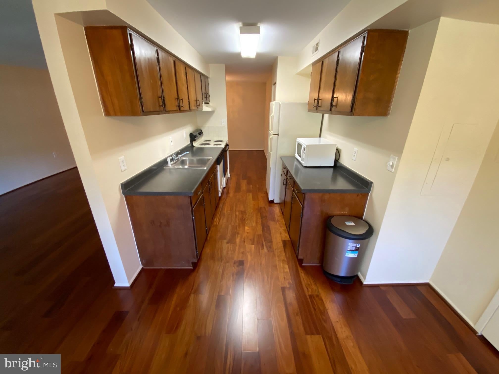 407 CHRISTOPHER Avenue – photo 2