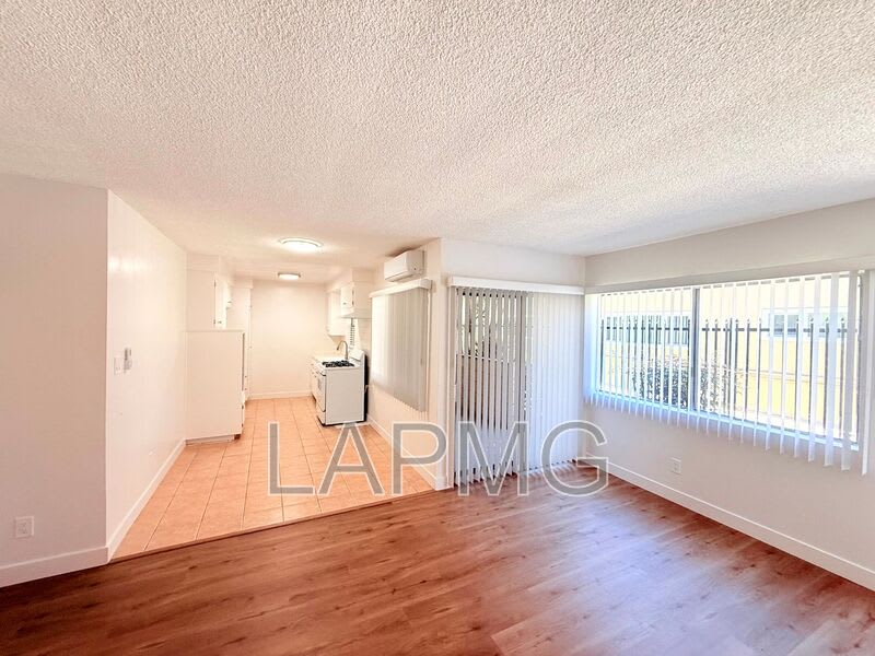 853 W Beach Avenue – photo 5