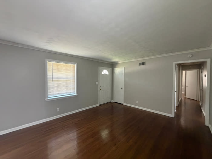 4479 Jamaica Avenue – photo 3