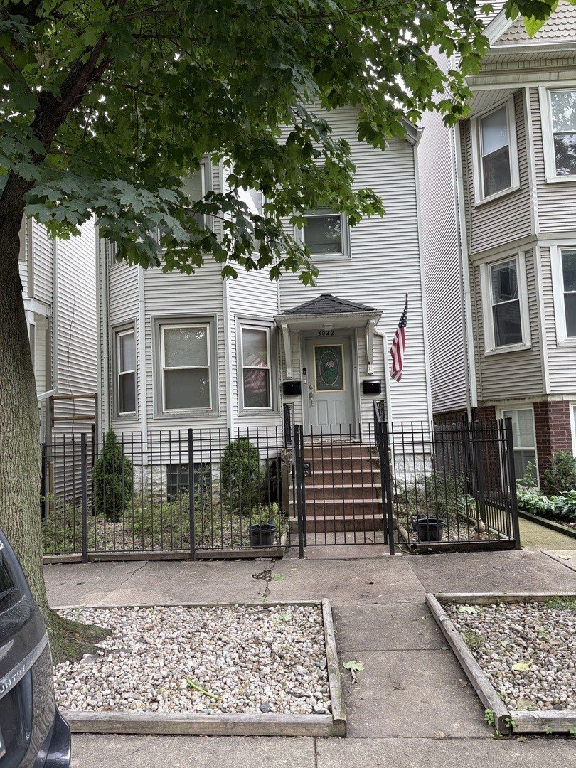 3022 N Hoyne Avenue – photo 1