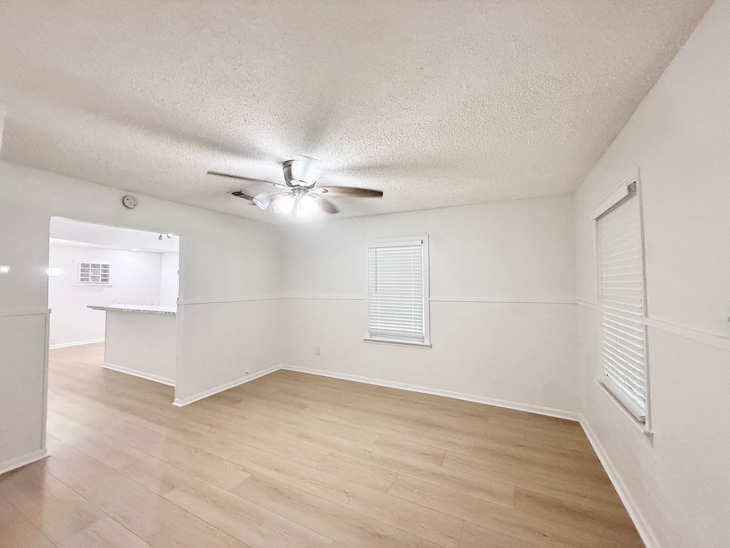 Adorable 2 1 1 Cottage In Angleton – photo 3