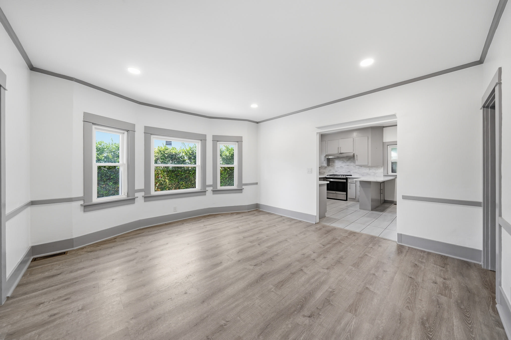 613 N Lucerne Blvd – photo 4