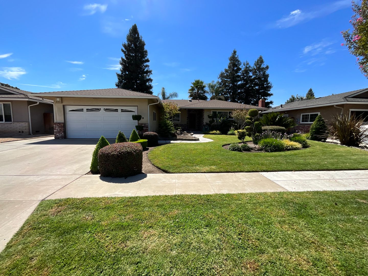 Lovely home in prime Northeast Fresno area! – photo 1
