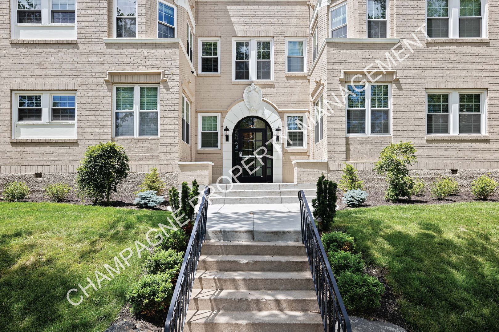 920 Ward Parkway – photo 1