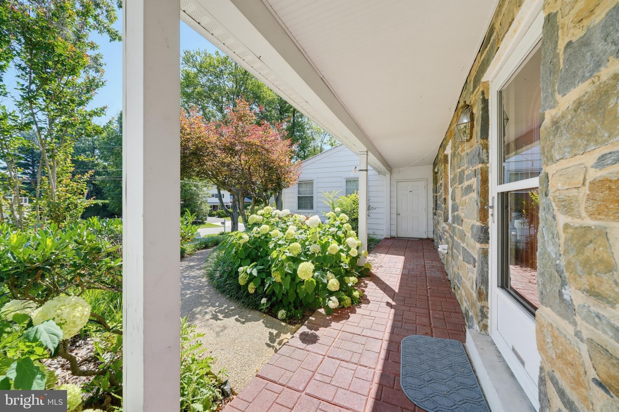 16818 BRIARDALE Road – photo 4