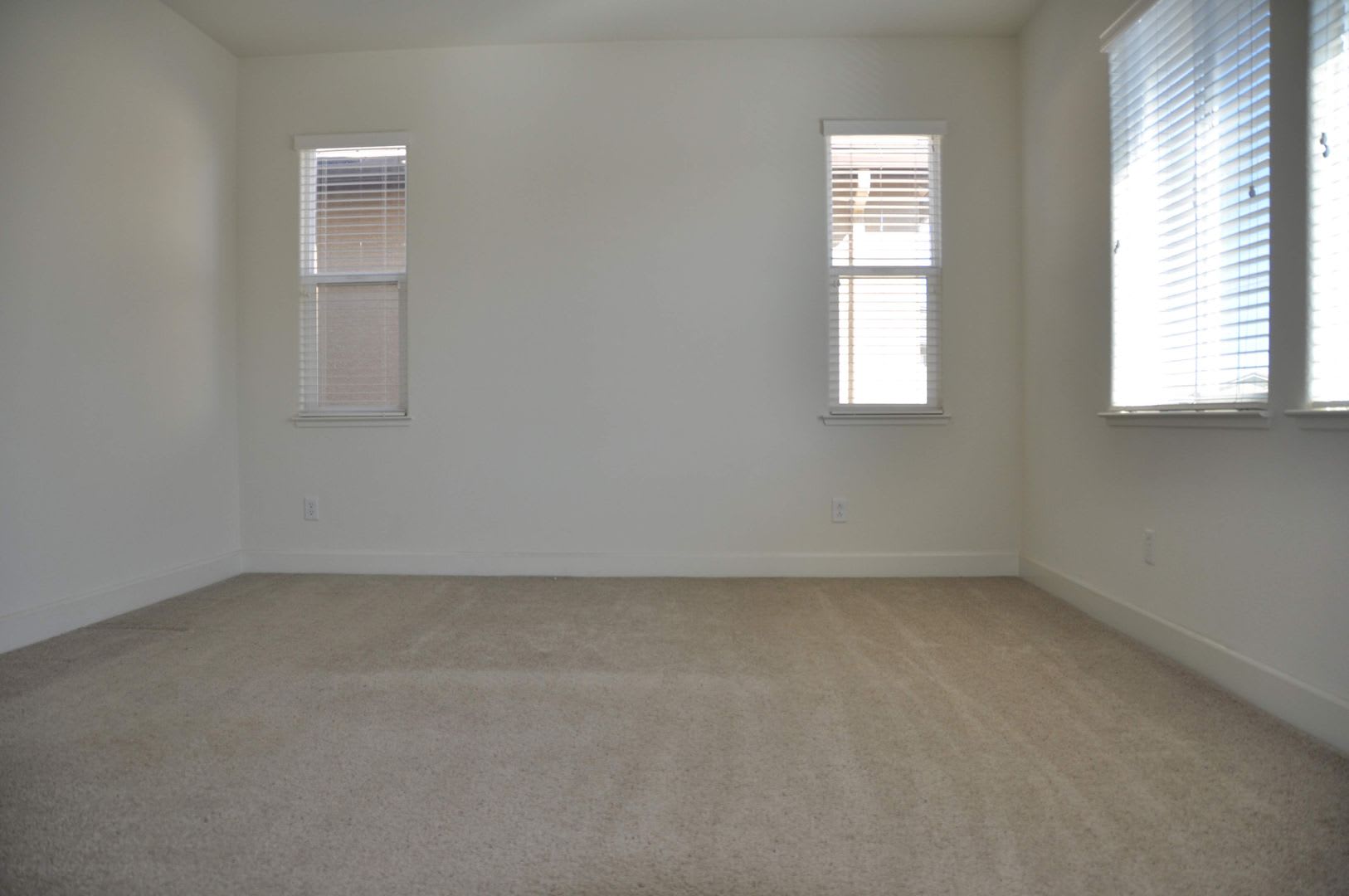 Beautiful North Natomas 3 bed 2 bath plus large LOFT! – photo 4