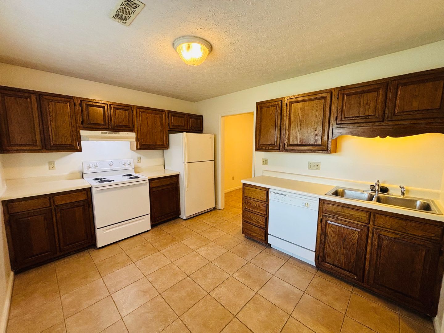 3 Bedroom 2.5 Half Bath Townhouse – photo 3