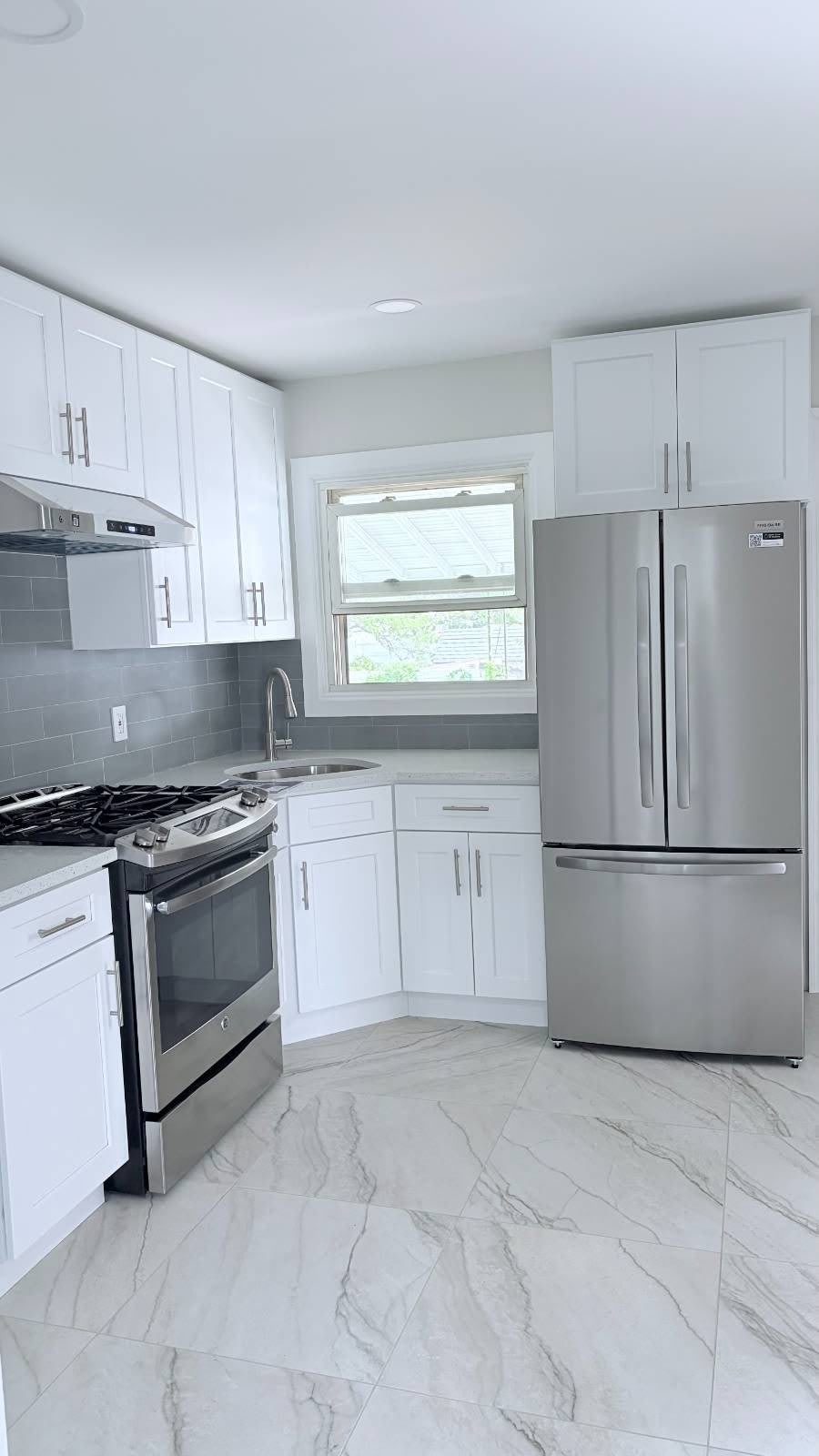 158 Burns Ave – photo 4