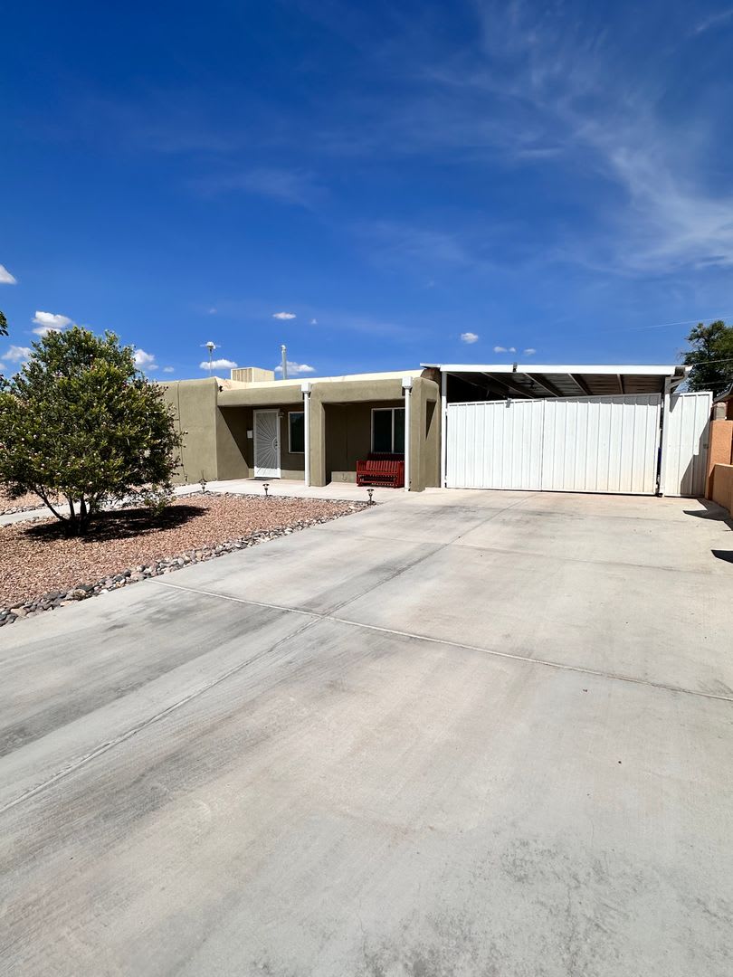 Newly Remodeled 3 Bedroom 2 Bathroom – photo 2