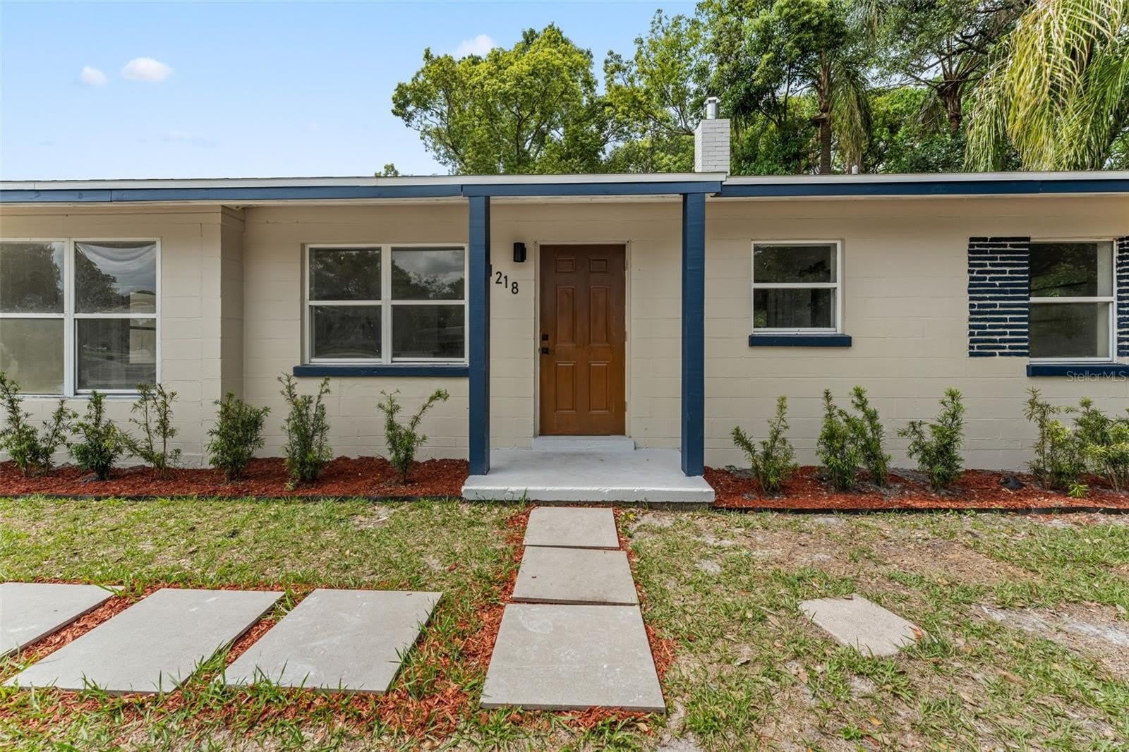 1218 CRESCENT Street – photo 1