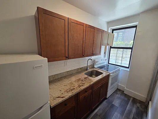 2265 University Avenue – photo 2
