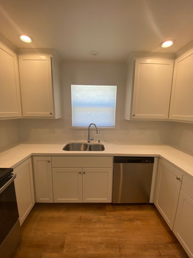 Newly Remodeled Walking Distance From Downtown Dixon – photo 5