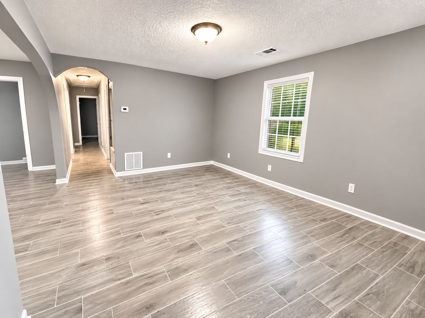 1586 Harmen Street – photo 3