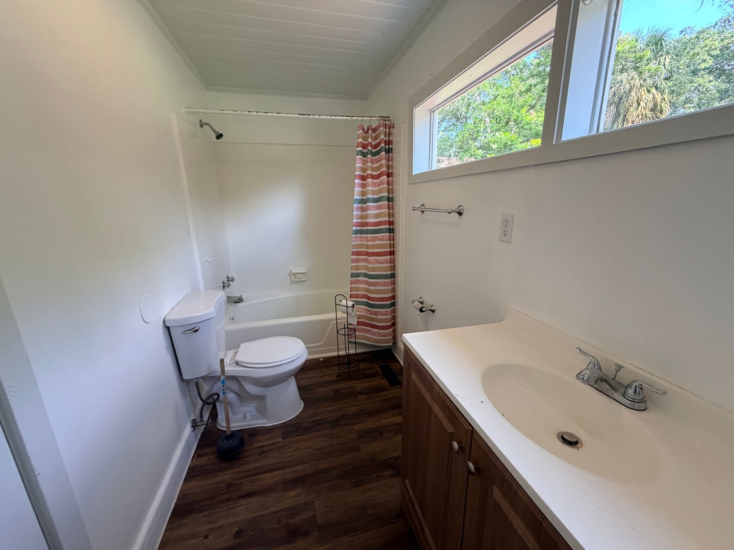Charming 2Bd 1 5Ba Home In Valdosta With Premium Features – photo 4