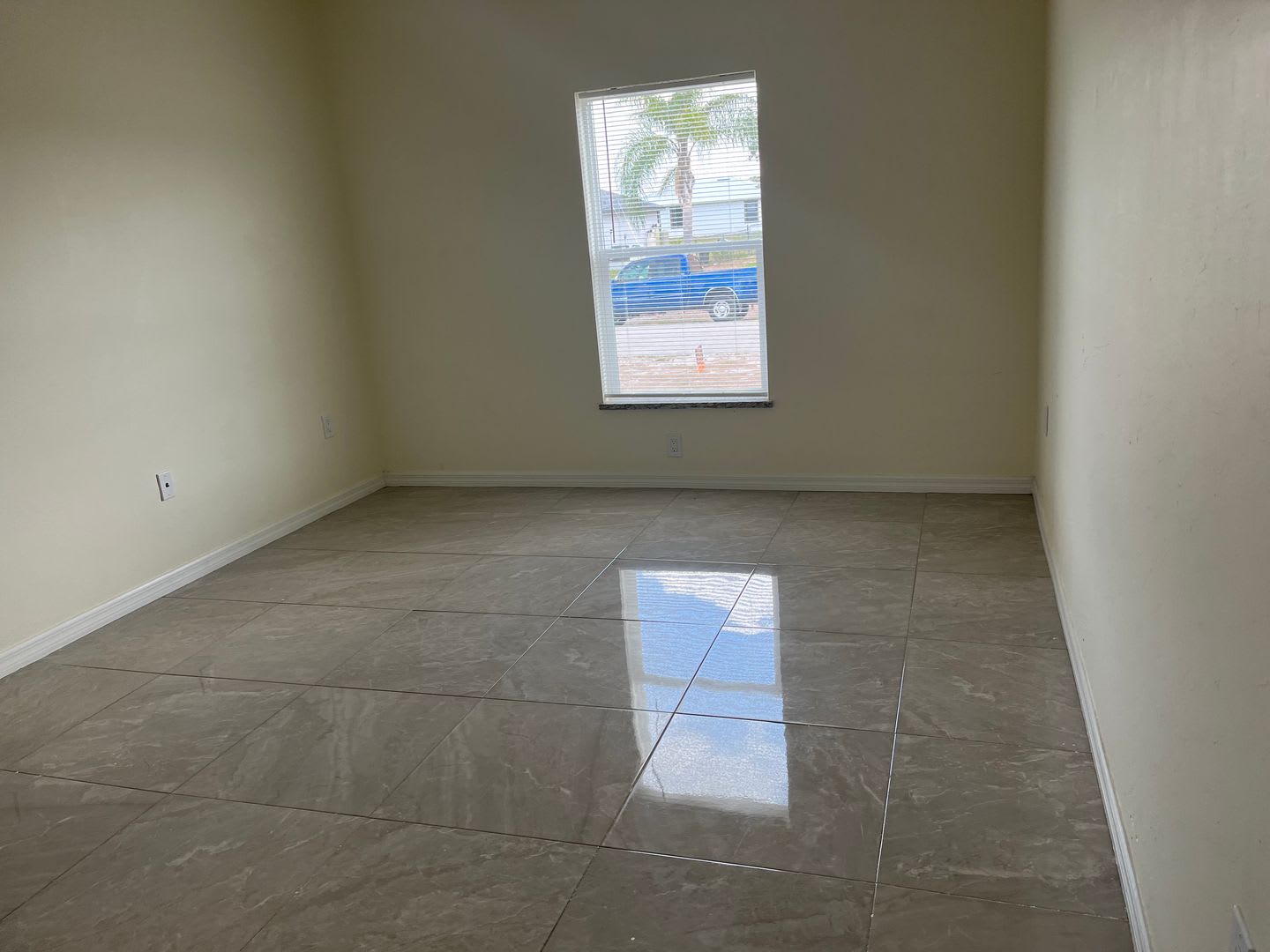 MOVE IN READY-3br 2ba Single Family home in a Great Location! – photo 4