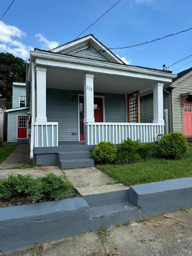 Clifton/Frankfort 3 Bedroom 2-Bath House – photo 2