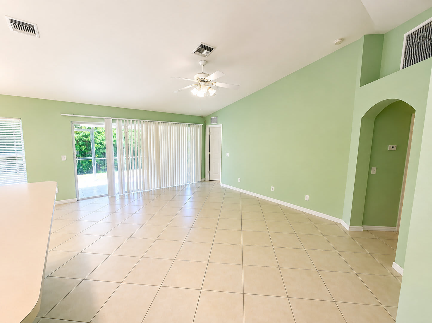 SPACIOUS 3Bd / 2 Ba SINGLE FAMILY HOUSE AVAILABLE – photo 4