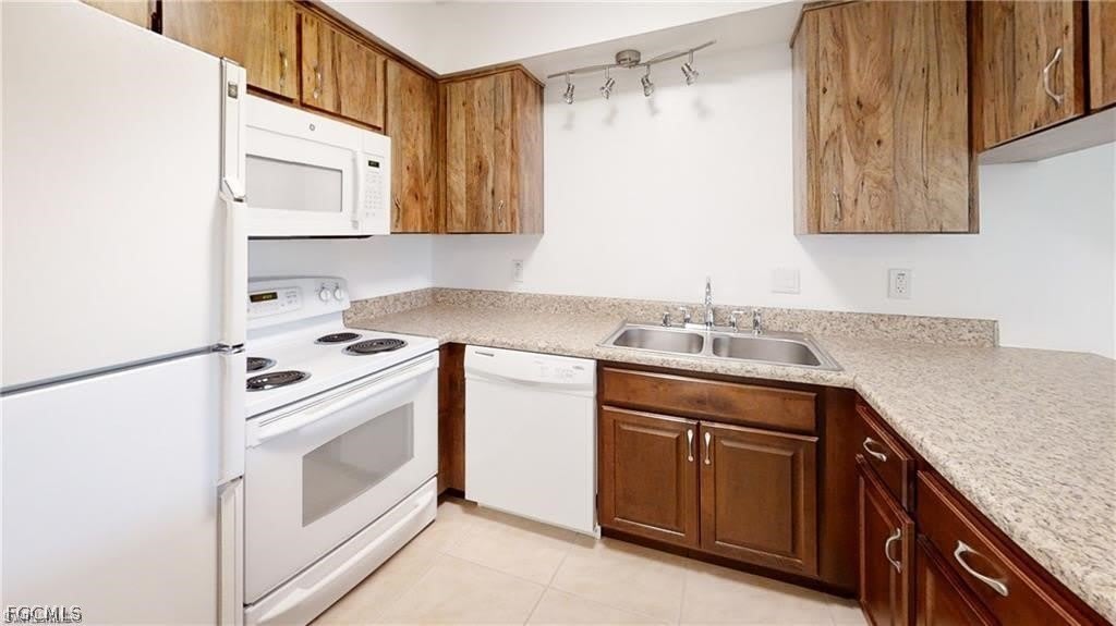 2303 NE 6th Street – photo 3