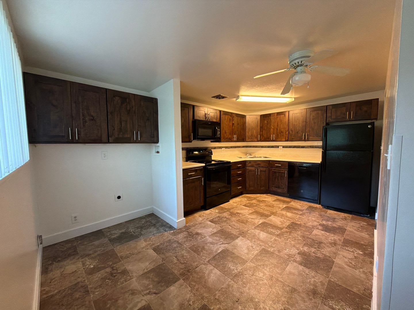 Suzanne Apartments – photo 1