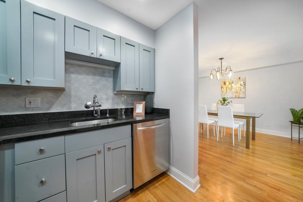 2131 N Larrabee St – photo 5