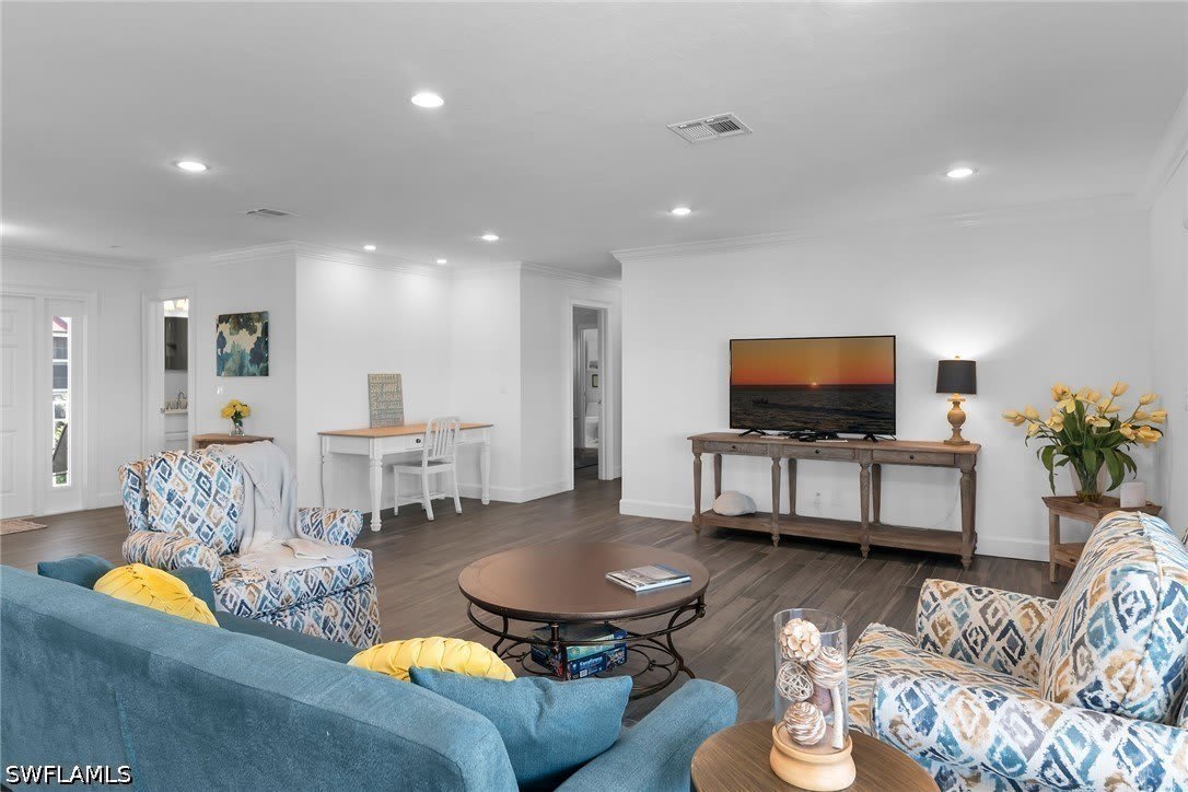 1020 Swallow Avenue 302 – photo 4