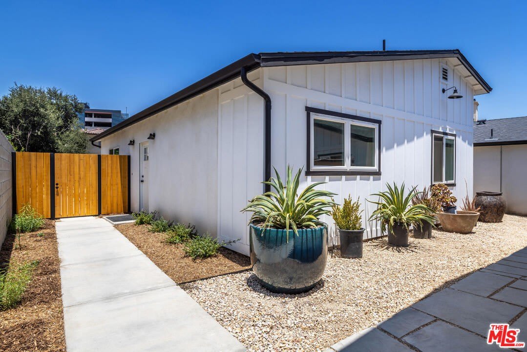 345 Genoa St – photo 3