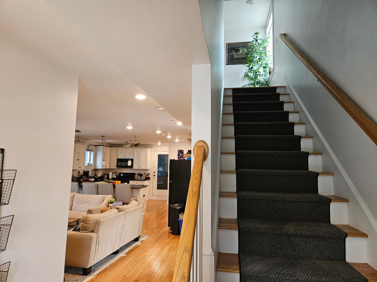 Beautiful 5 bed penthouse unit in lower Allston available 9/1/26 – photo 4