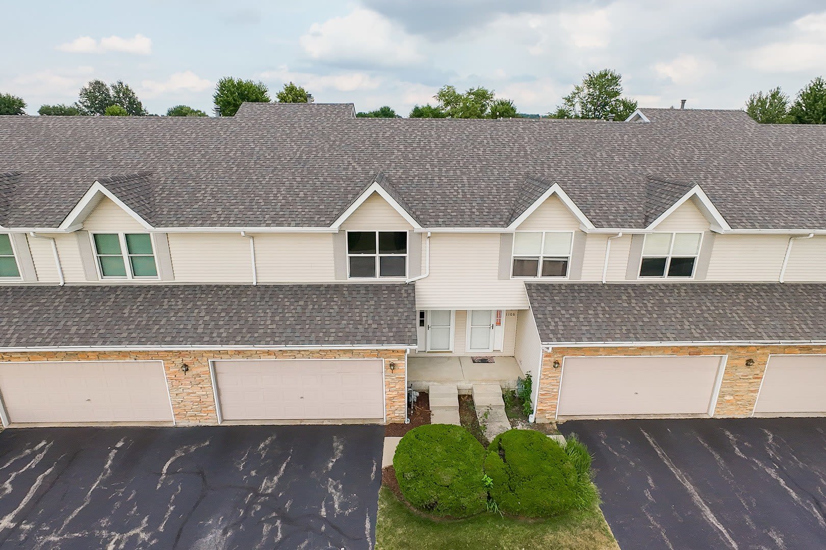 1110 Rose Drive – photo 3