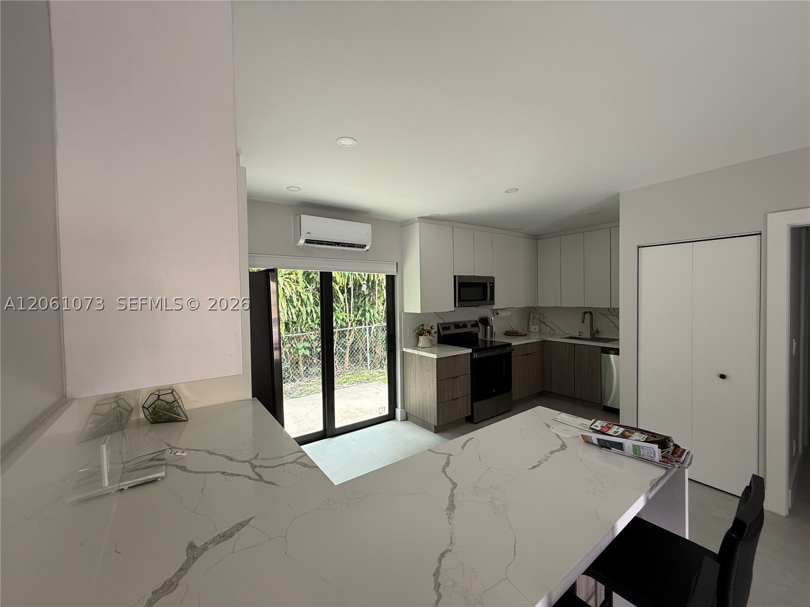 1050 NE 9th Ave – photo 3
