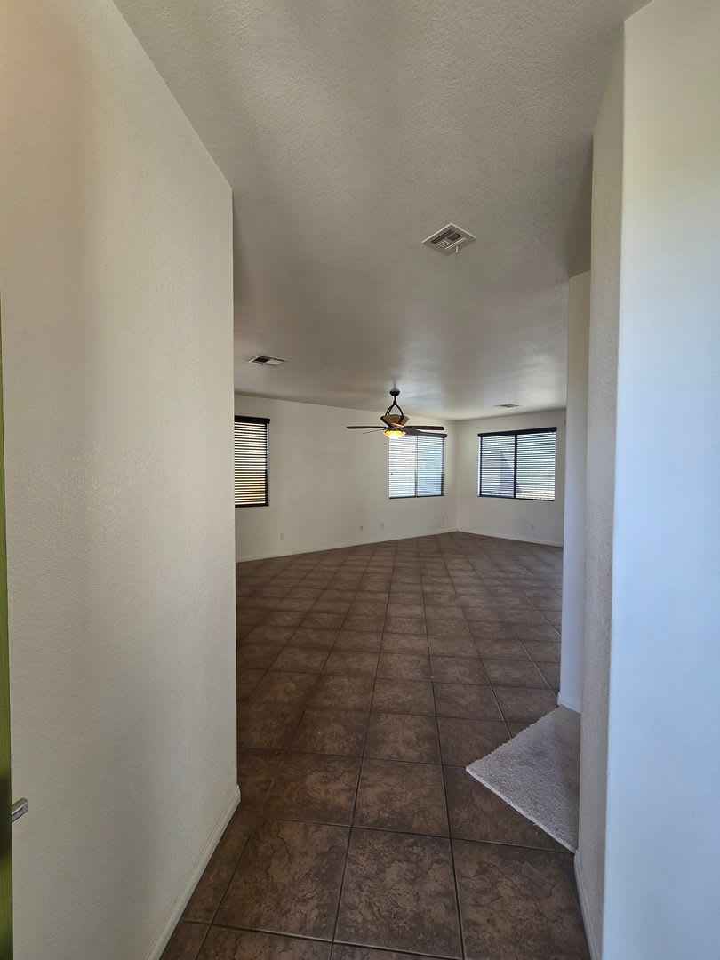 A BEAUTIFUL 4 BED/2.5 BATH 2 CAR GARAGE at CENTENIAL HILLS – photo 4