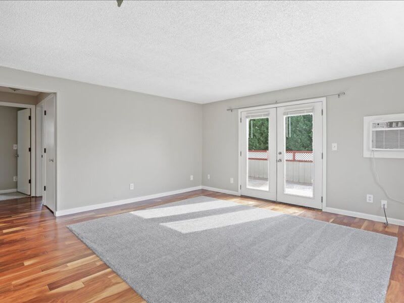 526 S 40th Ave – photo 3