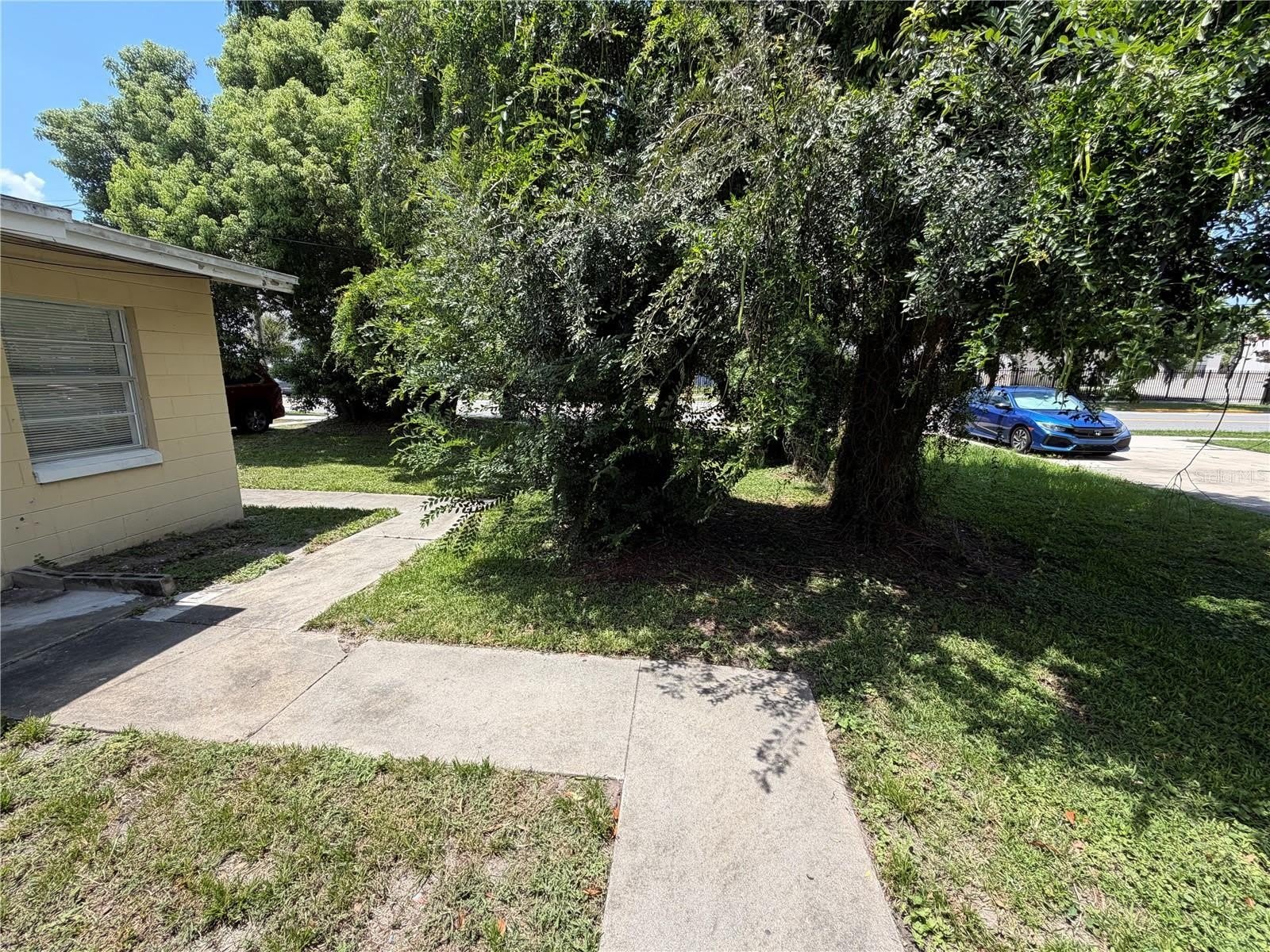 2107 S Mills Avenue – photo 2