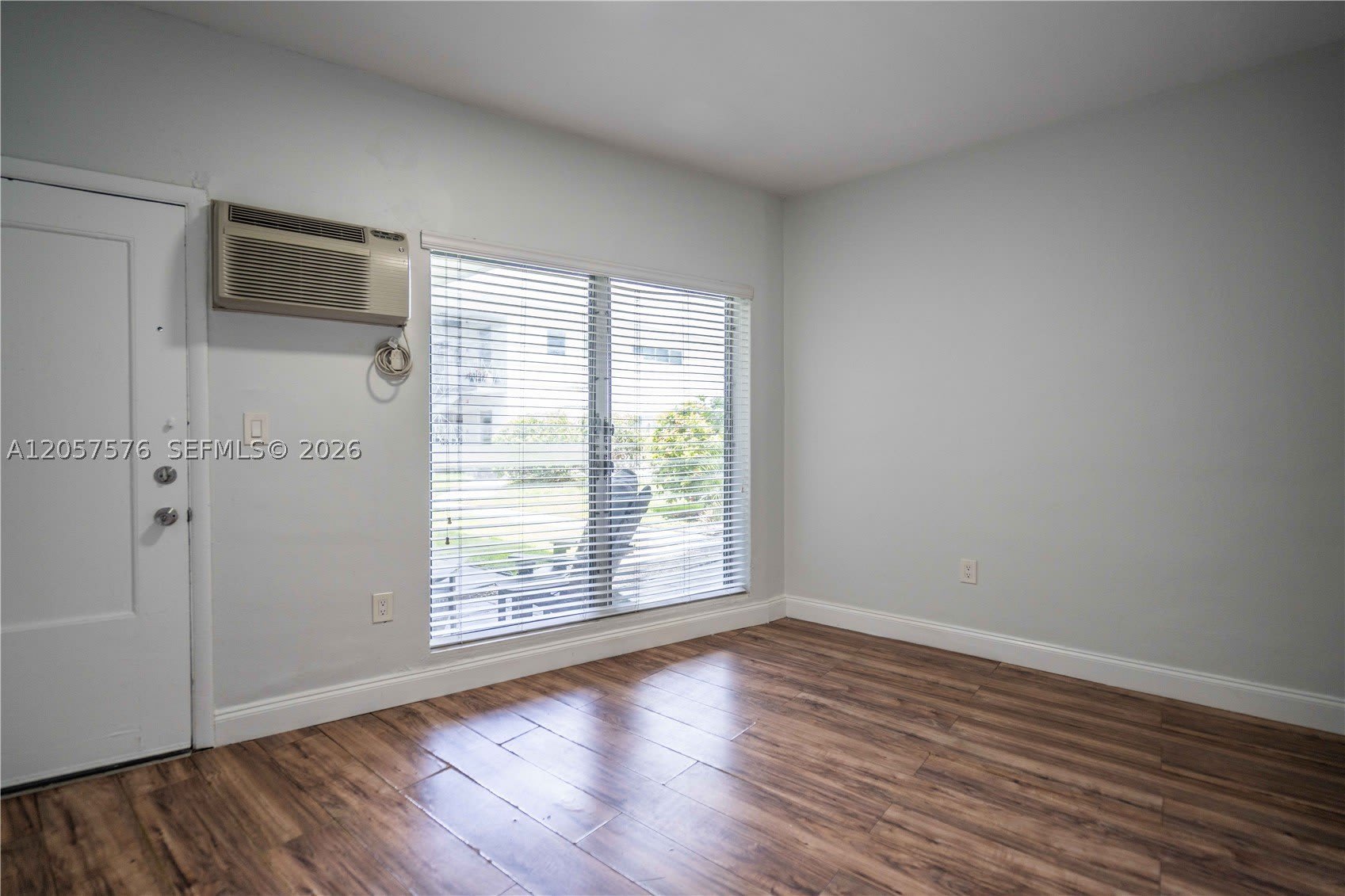 7927 East Dr – photo 2