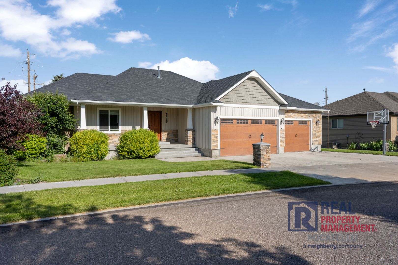 Beautiful Elegant 5 Bedrooms 3 Car 3 700 Sq Ft Home For Rent – photo 2