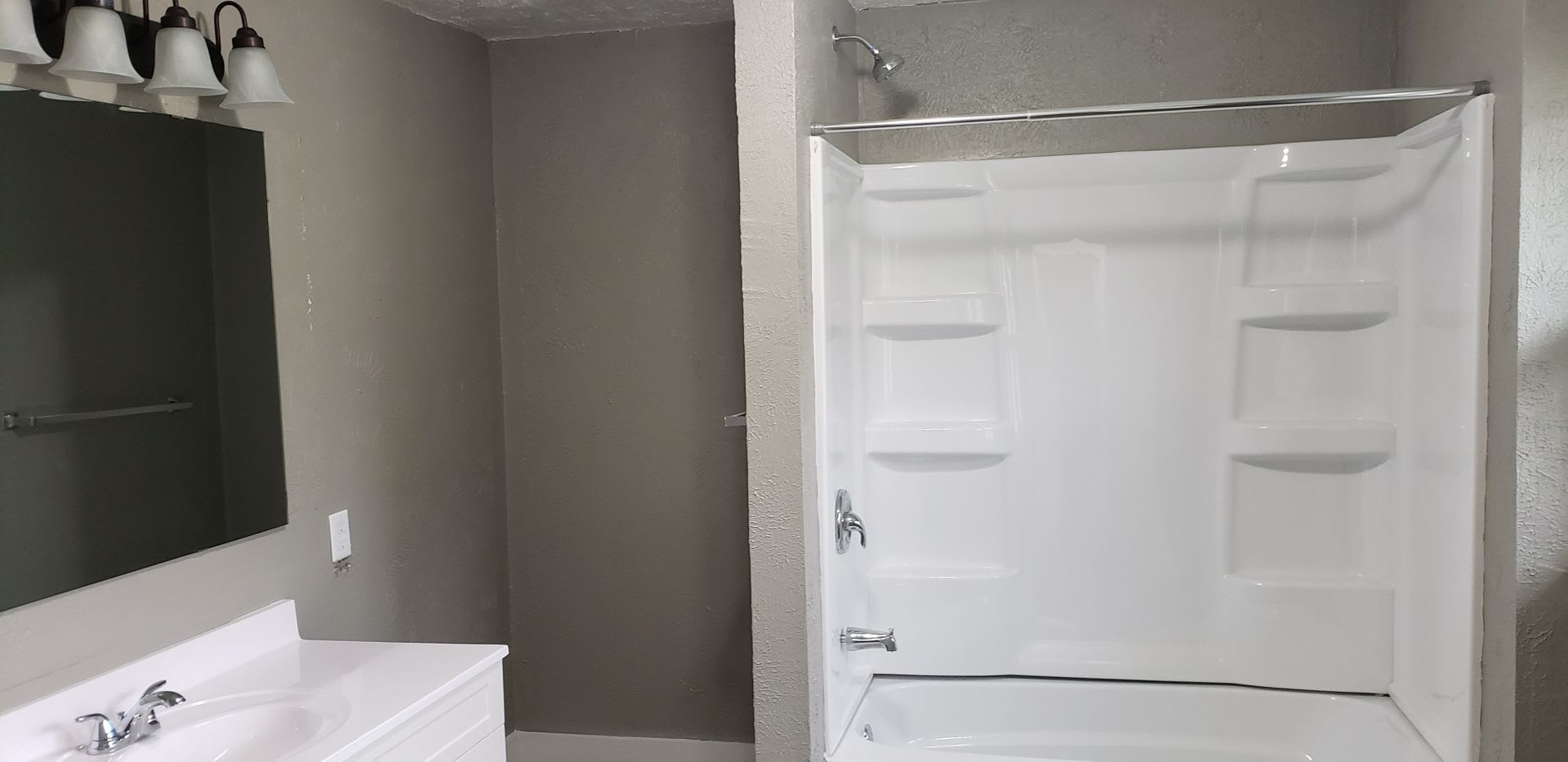 5 bedroom 3 bath home – photo 5