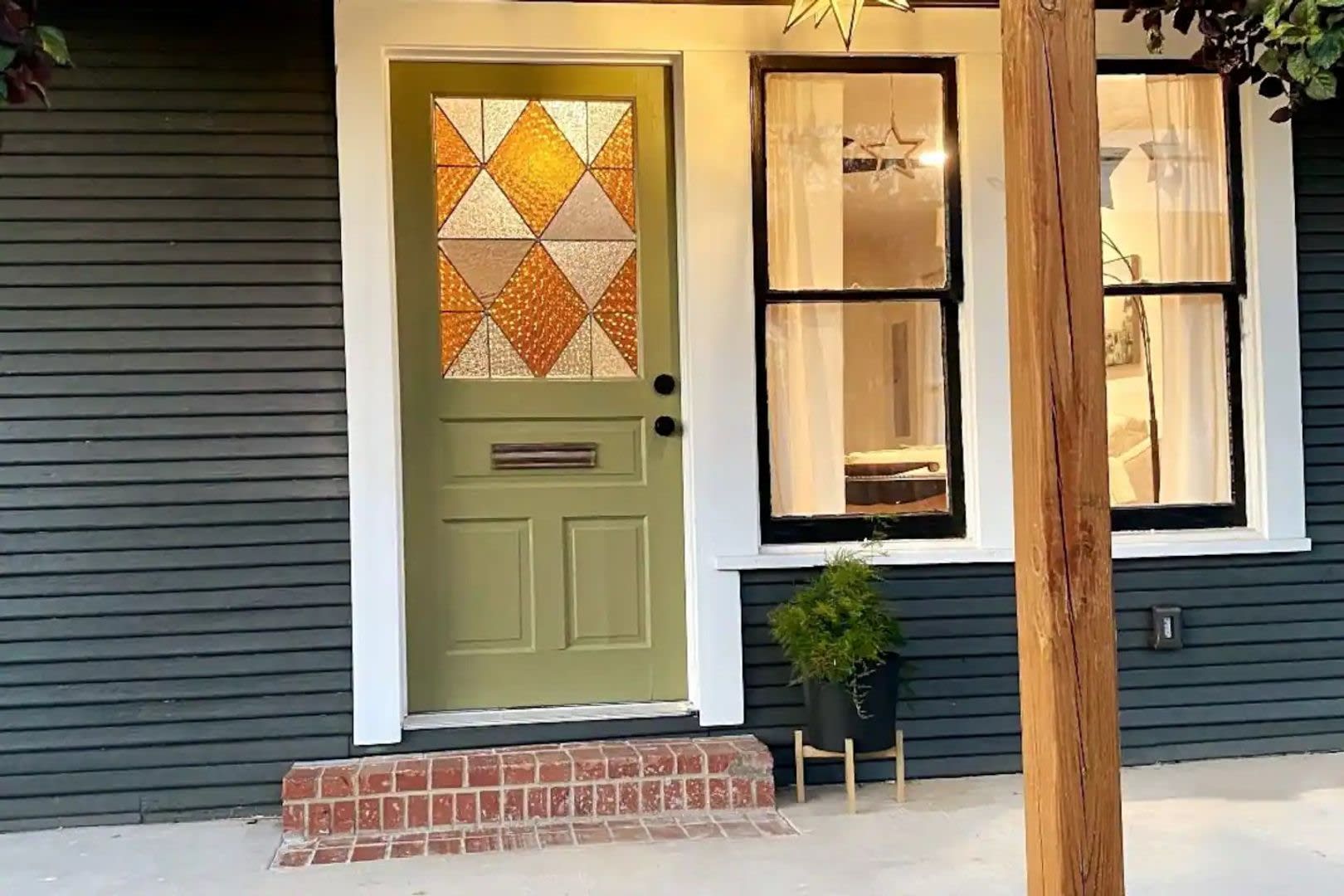 Scandinavian Inspired Retreat Corporate Rental Newly Renovated 3Br 2Ba Fully Furnished Home In Downtown Oasis – photo 3