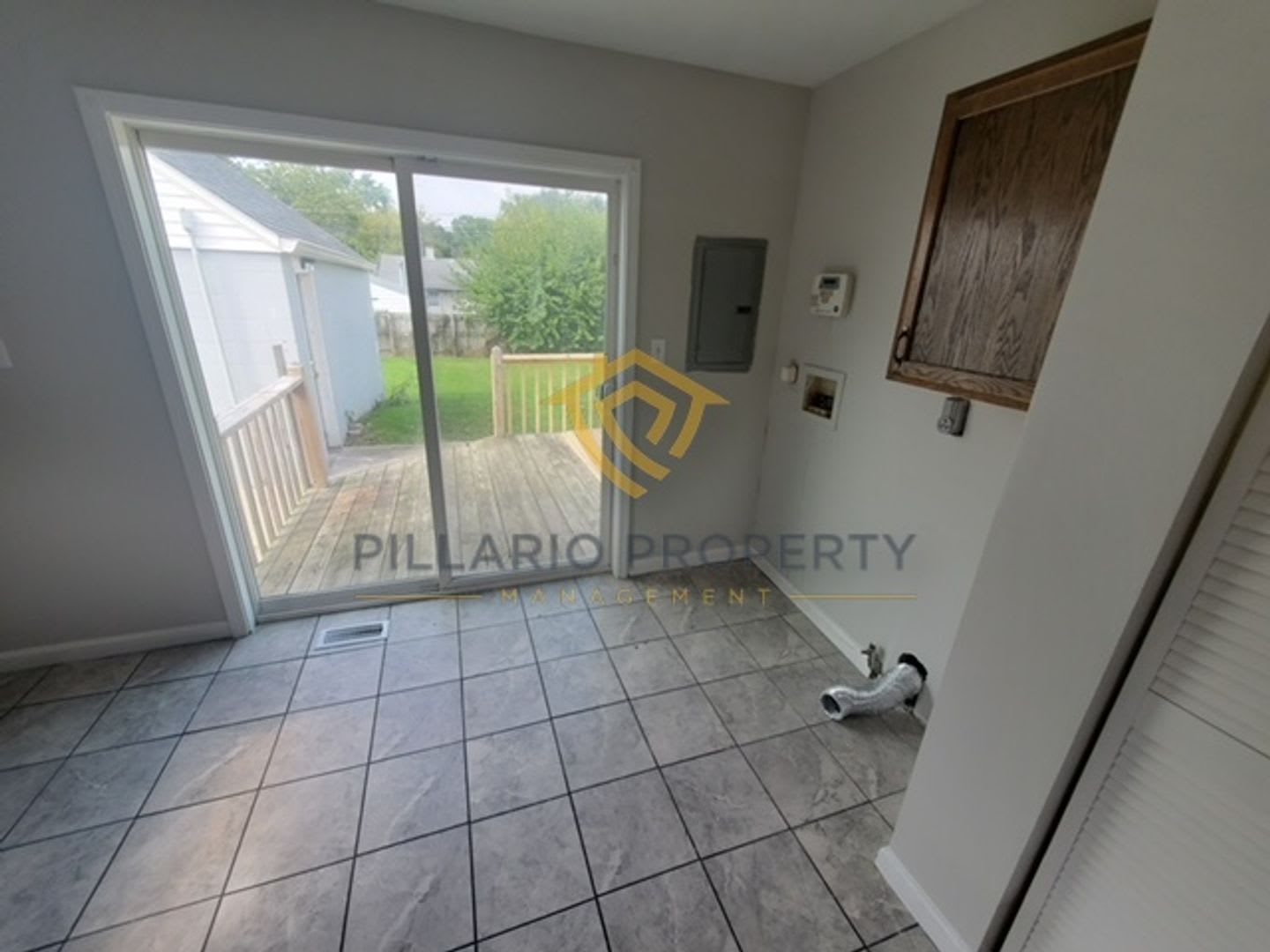 Charming 2-Bedroom Home with Spacious Yard Near Garfield Park, Available NOW! – photo 4