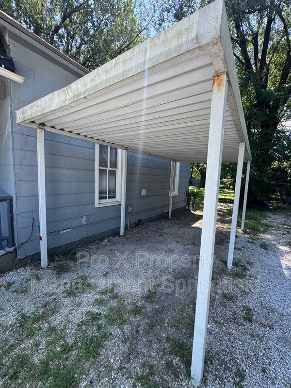618 W Calhoun St – photo 2
