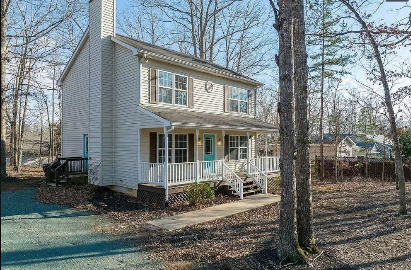 4 Bdrm 2 5 Bath Beautiful Lake Home At Central Virginia S Largest Community – photo 2