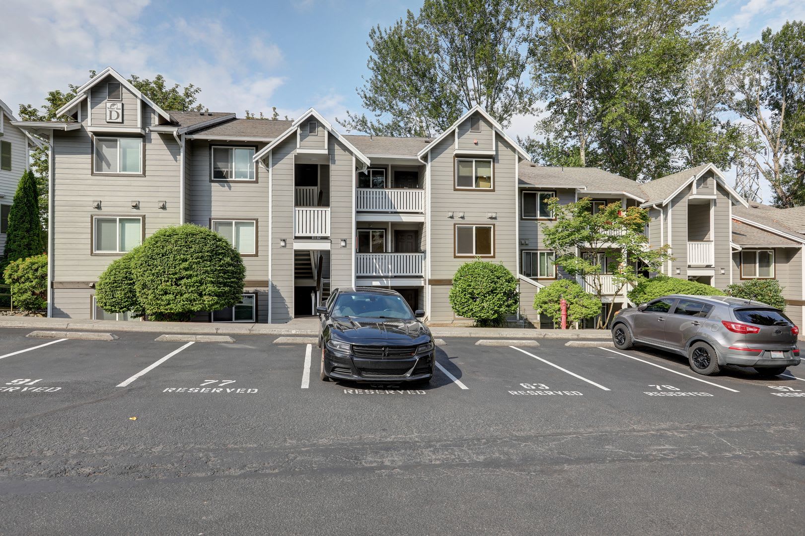 Beautiful 2 Bedroom/2 Bath Renton Condo, Great Location, W/S/G included!! – photo 1