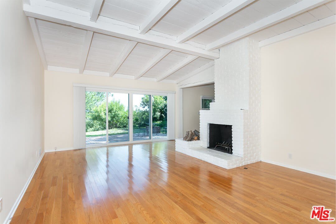 2536 Roscomare Rd – photo 3